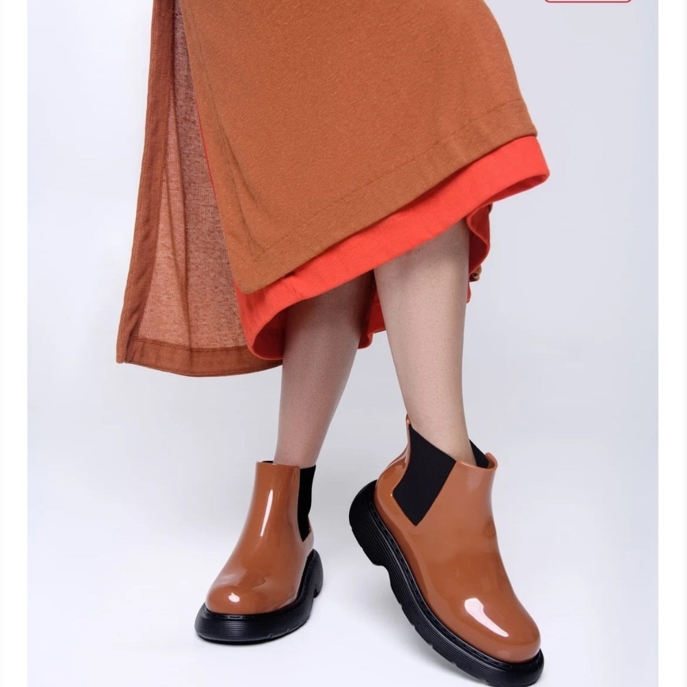Melissa Step Boot Women 10 Brown Excellent Glossy Ankle Lug Sole Rain Chelsea